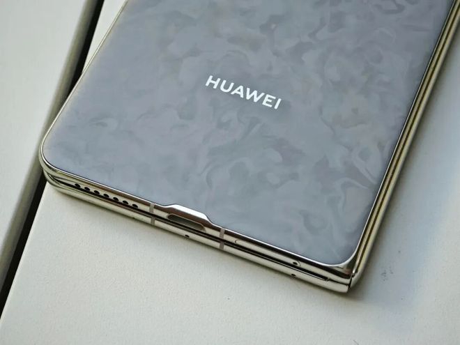 2025年選直板機(jī)還是折疊屏?折疊屏成2025年更“值”的選擇!