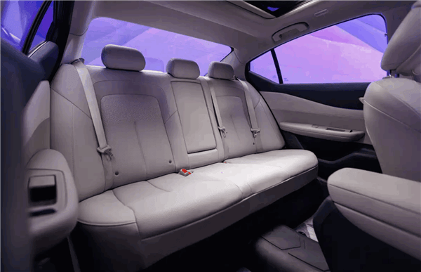 首搭華為座艙的燃油車!東風(fēng)日產(chǎn)天籟·鴻蒙座艙內(nèi)飾首發(fā)