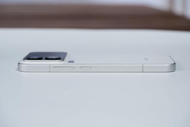 小米17系列、iPhone 17系列正面對決,分析公司給出結果