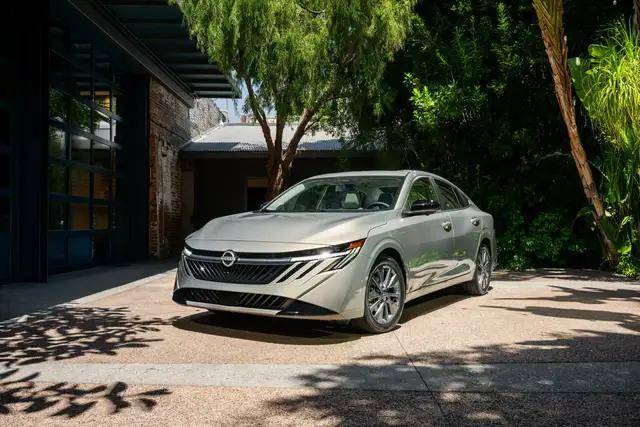 一寸沒(méi)加,橙色+黑頂,氣場(chǎng)翻倍,2026款日產(chǎn)軒逸憑設(shè)計(jì)更顯大氣