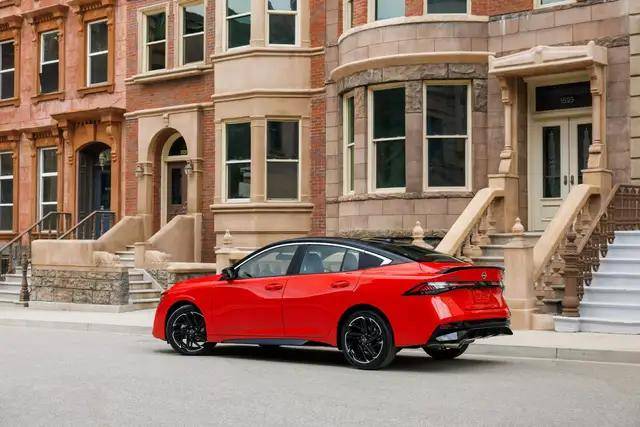 一寸沒(méi)加,橙色+黑頂,氣場(chǎng)翻倍,2026款日產(chǎn)軒逸憑設(shè)計(jì)更顯大氣