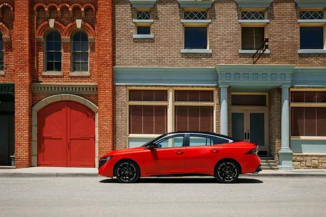 一寸沒(méi)加,橙色+黑頂,氣場(chǎng)翻倍,2026款日產(chǎn)軒逸憑設(shè)計(jì)更顯大氣