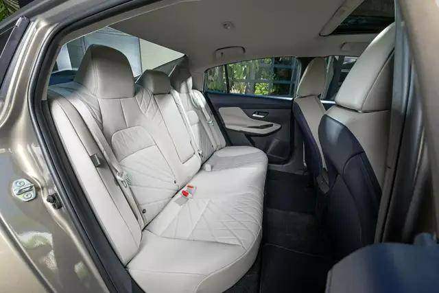 一寸沒(méi)加,橙色+黑頂,氣場(chǎng)翻倍,2026款日產(chǎn)軒逸憑設(shè)計(jì)更顯大氣