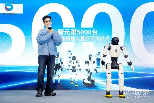 智元第5000臺通用具身機器人量產下線,靈犀X2交付黃曉明工作室